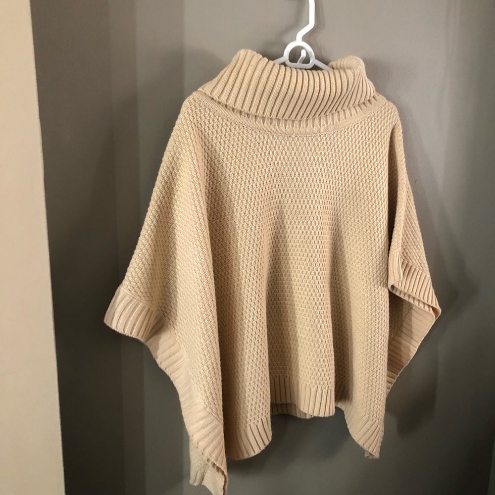 ILLA ILLA Poncho-Style Sweater - Size Small - Cream